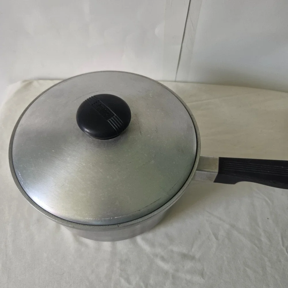 Kitchen Craft 2.5 QT Aluminum Saucepan with Lid No. 2272 1/2 Made in USA
